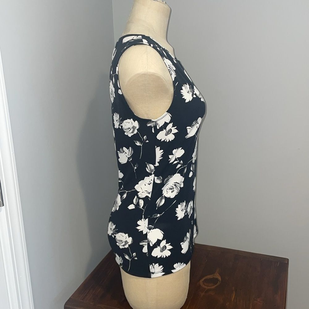 White House Black Market Sleeveless Top Size XS - Picture 4 of 10